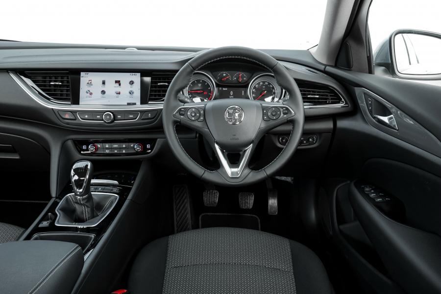 Торпедо Vauxhall Insignia Grand Sport Turbo 2017 года  (фото 8 из 30)